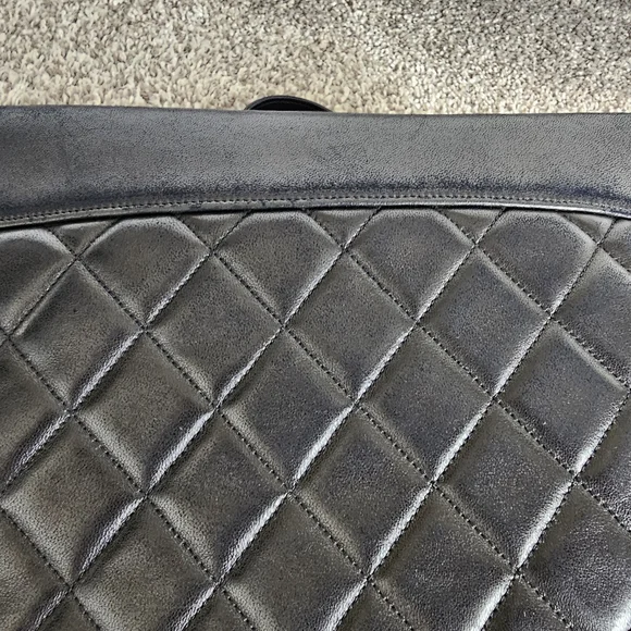CHANEL Vintage Black Quilted Leather Shoulder Bag - Picture 11 of 16